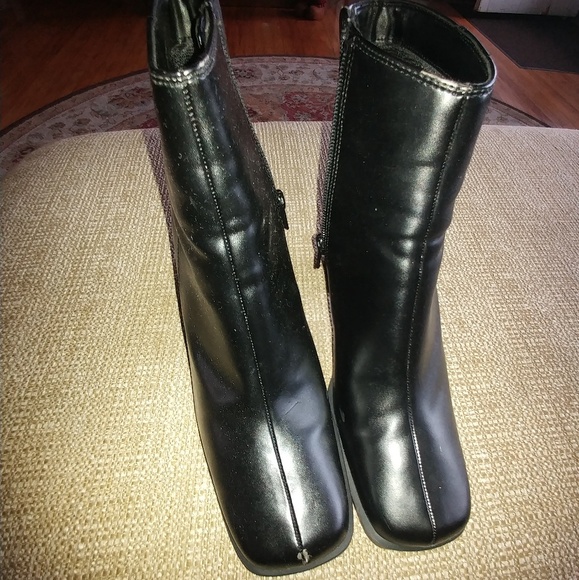 BLACK BOOTS - Picture 1 of 4